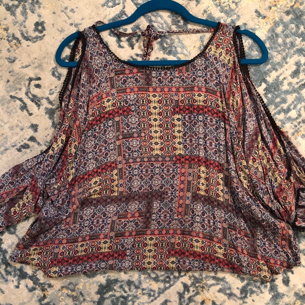 Beautiful flowy shirt with shoulders cut out